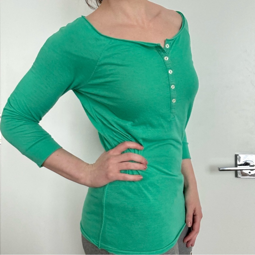 American Eagle Green Henley 3/4 sleeve Y2K Elena Gilbert Preppy Spring Normcore